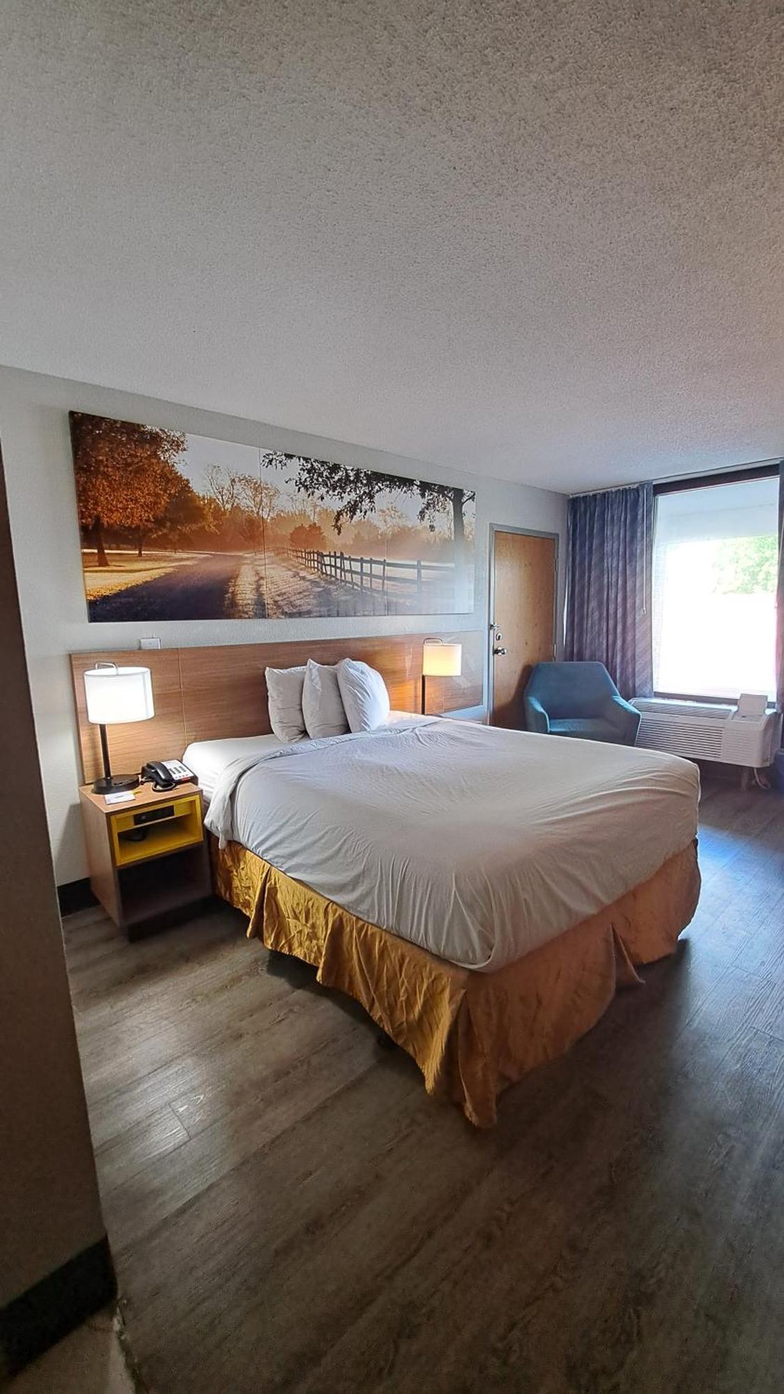 Days Inn & Suites By Wyndham Rocky Mount Golden East Екстериор снимка